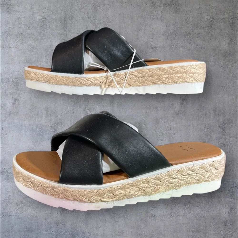 Black Heeled Memory Foam Carin Sandals with Flexible Outsole Woven look sides